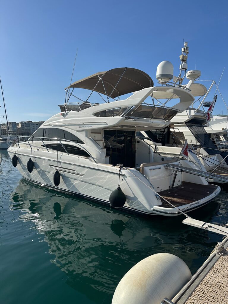 Princess42Flybridge-14