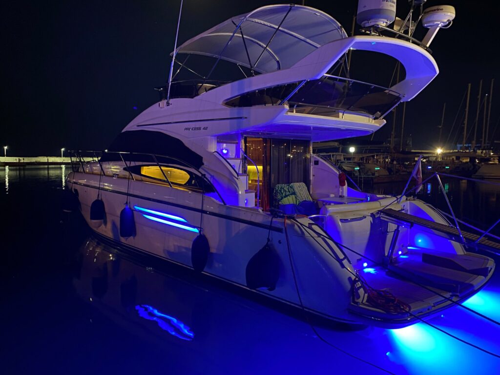 Princess42Flybridge-2
