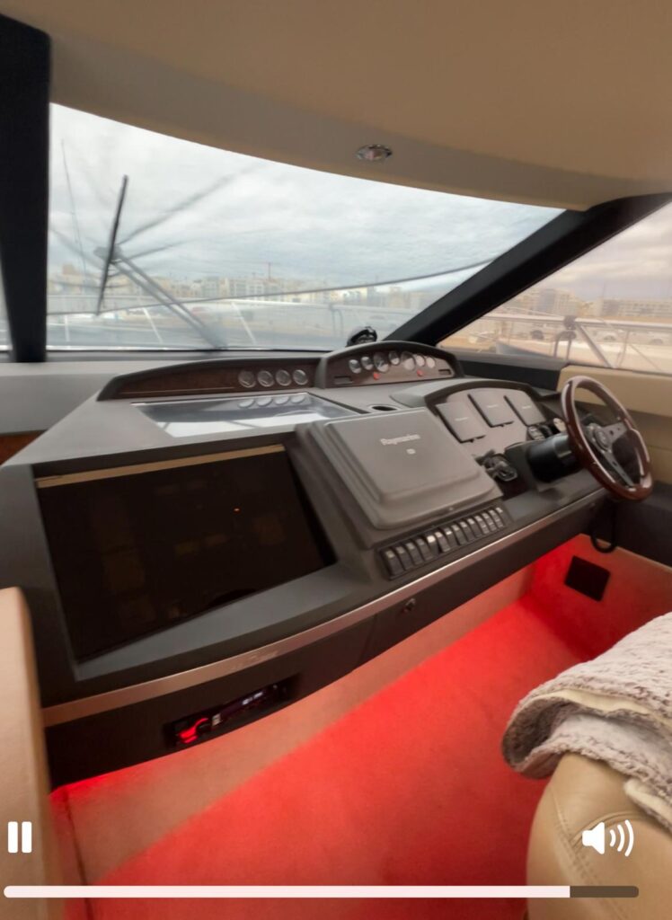 Princess42Flybridge-6
