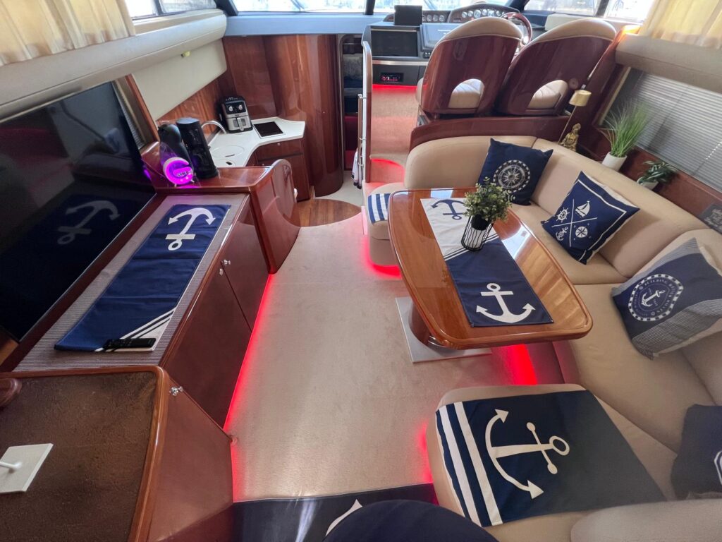 Princess42Flybridge-8